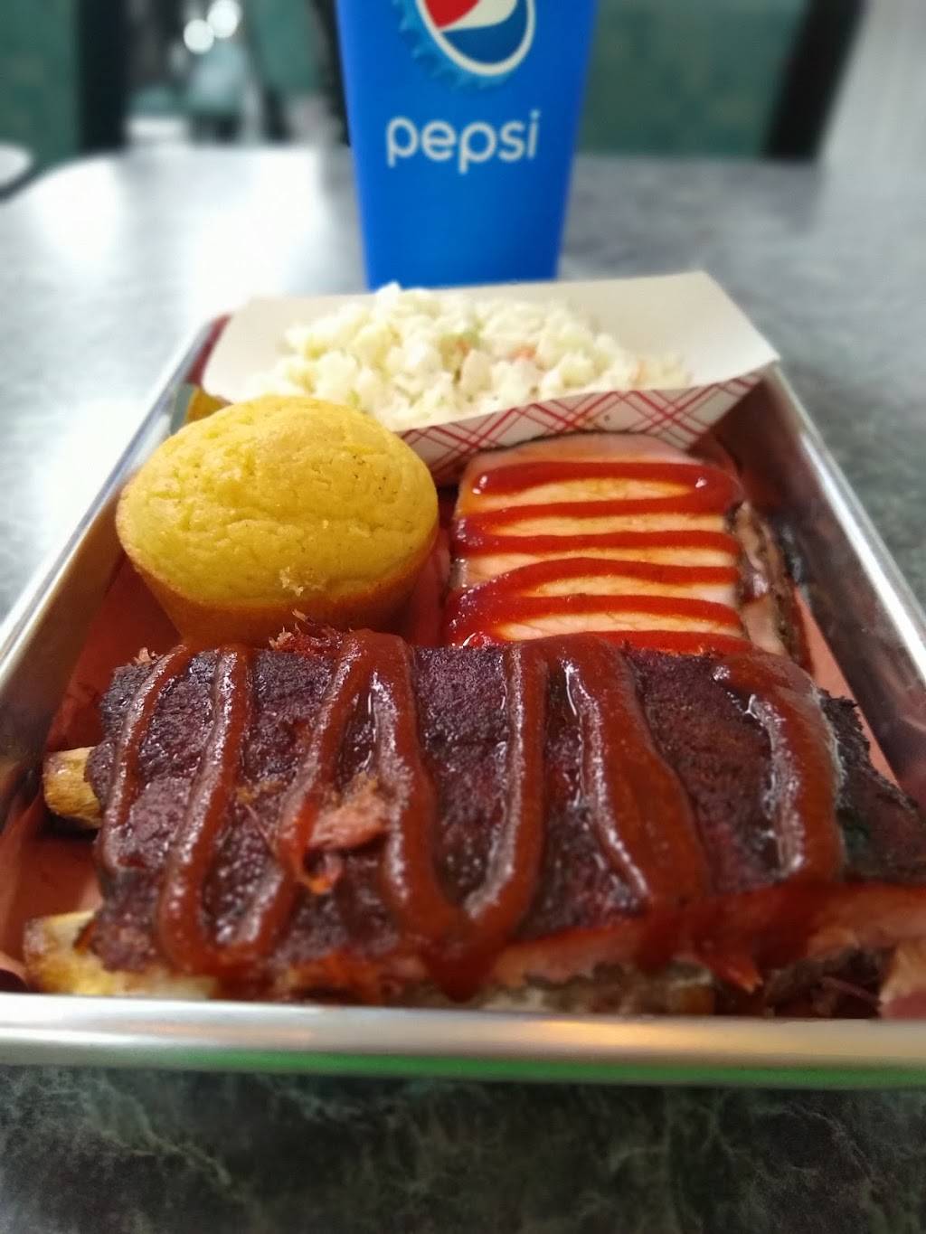 Kents Kountry BBQ | restaurant | 8010 Main St, Vanceboro, NC 28586, USA | 2522440200 OR +1 252-244-0200