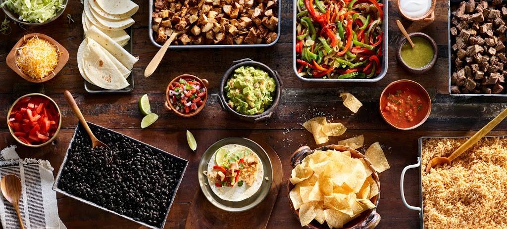 Salsaritas Fresh Mexican Grill | restaurant | 9959 Winchester Rd, Collierville, TN 38017, USA | 9019103009 OR +1 901-910-3009