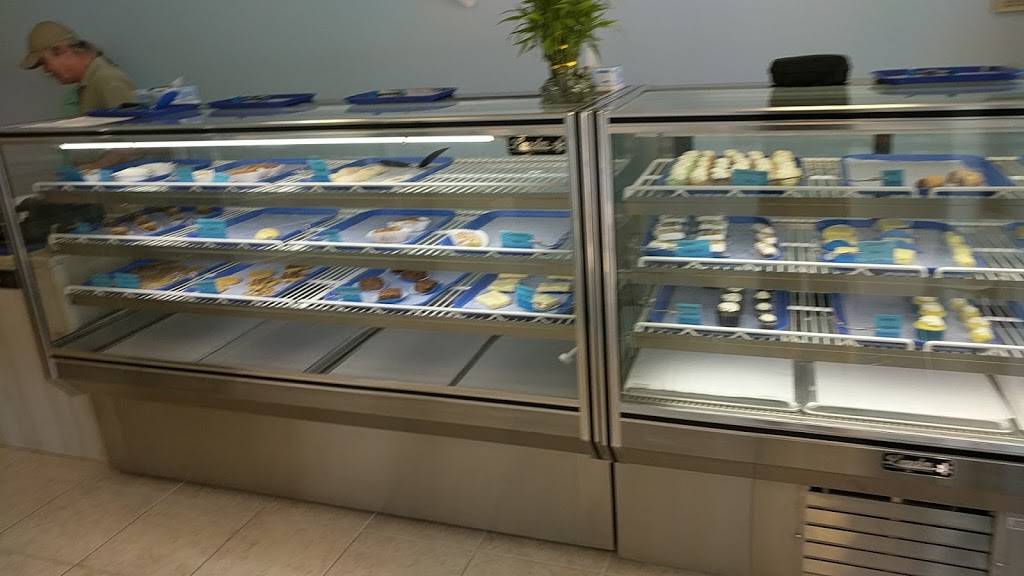 Vics Pastries | restaurant | 1545 E Battlefield Rd, Springfield, MO 65807, USA | 4178898427 OR +1 417-889-8427