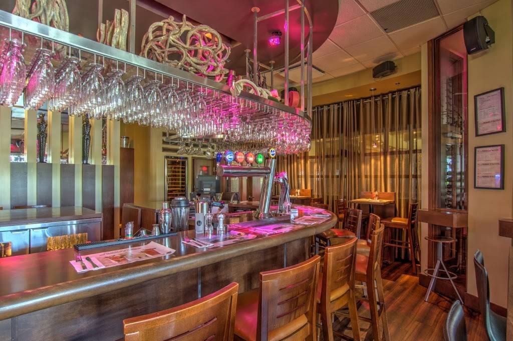 Rôtisserie St-Hubert | restaurant | 940 Rue Principale, Granby, QC J2G 2Z4, Canada | 4503784656 OR +1 450-378-4656