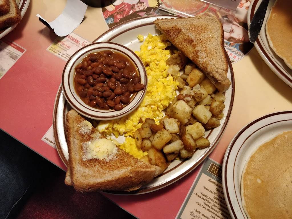 Mary Anns Diner | restaurant | 4 Cobbetts Pond Rd, Windham, NH 03087, USA | 6039653066 OR +1 603-965-3066