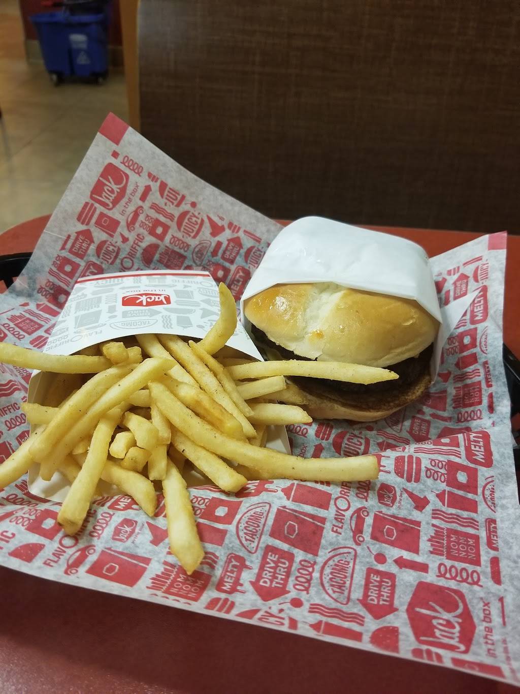 Jack in the Box | restaurant | 960 N Ventura Rd, Oxnard, CA 93030, USA | 8054858959 OR +1 805-485-8959