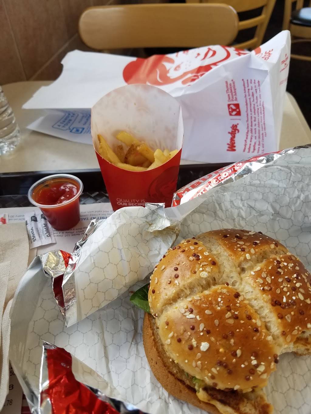 Wendys | restaurant | 3200 Red Lion Rd Frnt 5, Philadelphia, PA 19114, USA | 2152817590 OR +1 215-281-7590