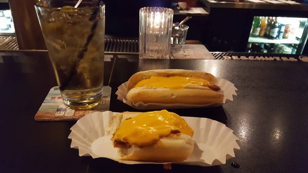 Toad Hall Pub | restaurant | 611 Wisconsin Ave, Racine, WI 53403, USA | 2626326389 OR +1 262-632-6389