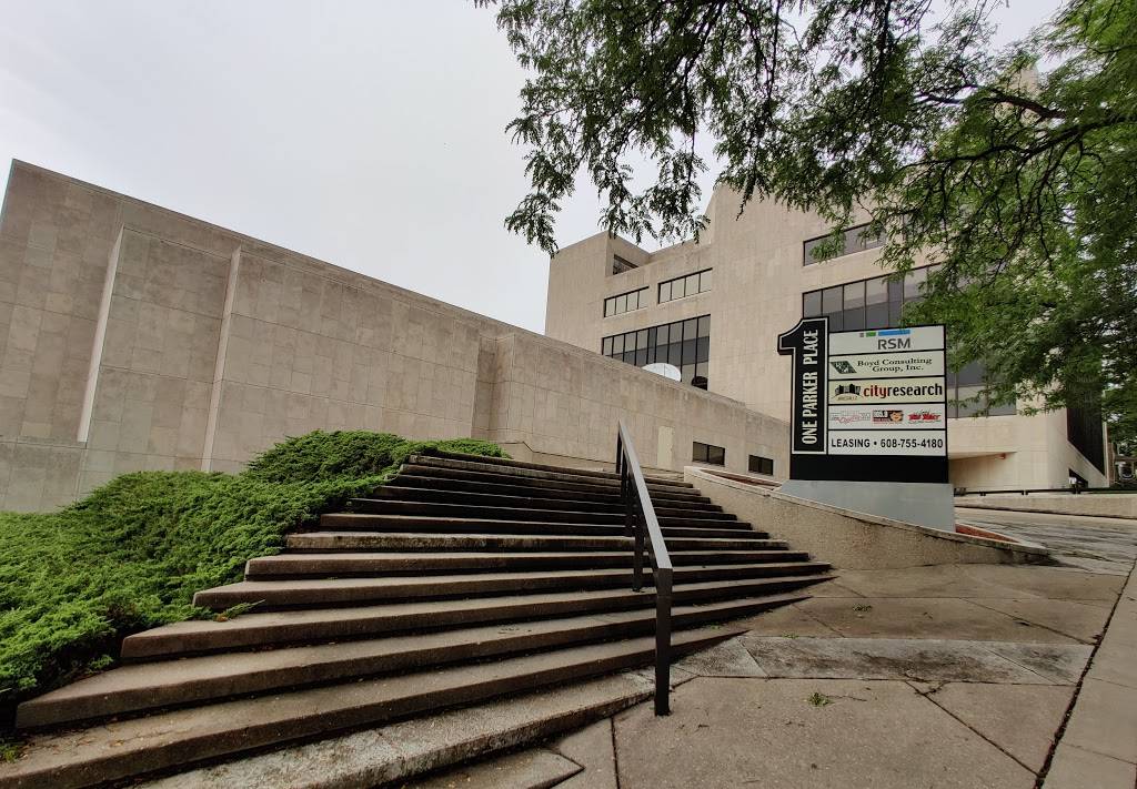 One Parker Place | restaurant | 1 Parker Pl, Janesville, WI 53545, USA | 6087554180 OR +1 608-755-4180