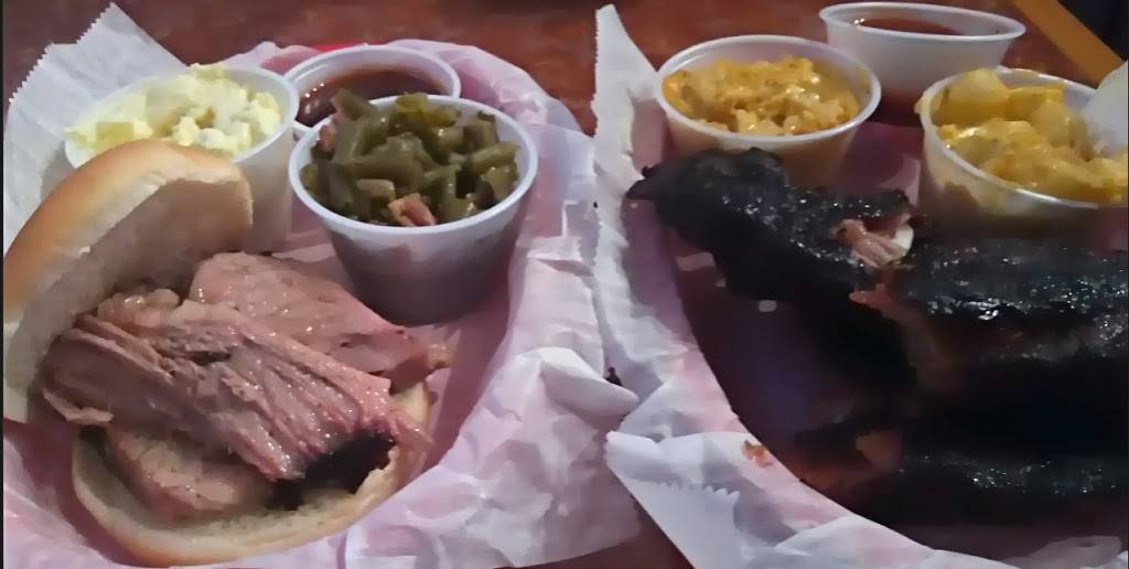 Jacksons Fox & Hound BBQ | restaurant | 113 W Main St, Hettick, IL 62649, USA | 2177054490 OR +1 217-705-4490