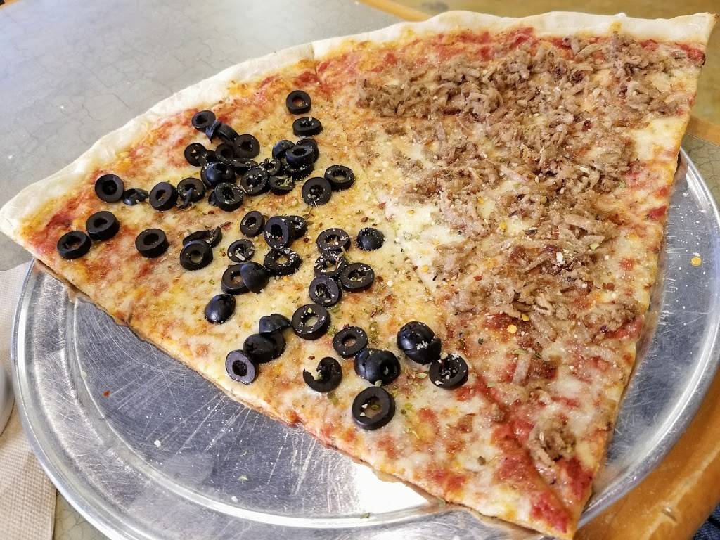 Randys Pizza | restaurant | 2121 TW Alexander Dr #117, Durham, NC 27703, USA | 9196864444 OR +1 919-686-4444