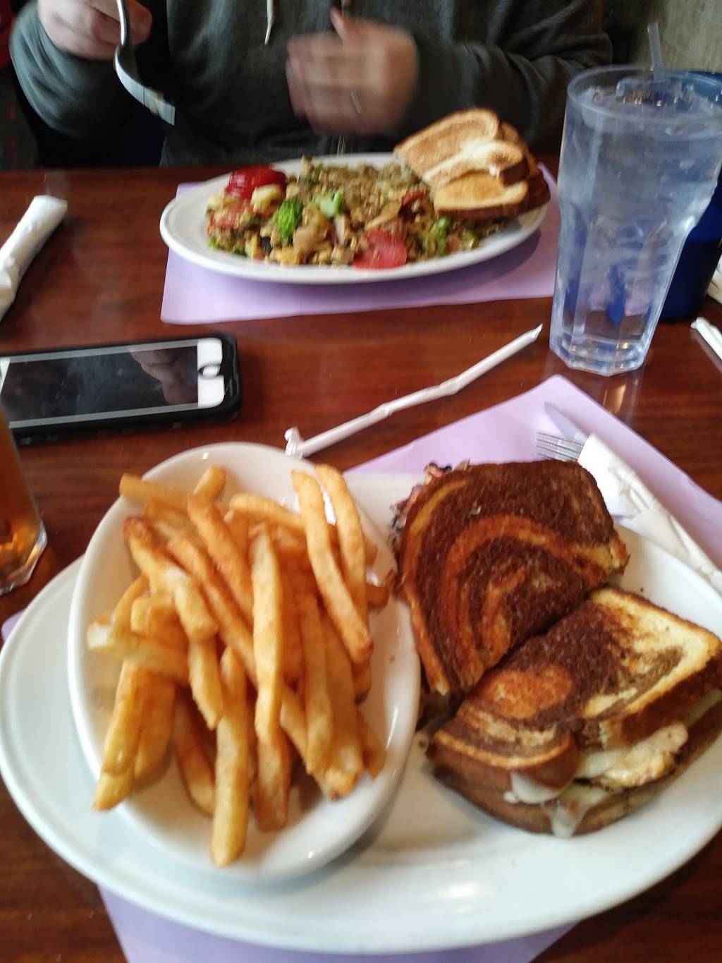 Firekeepers | restaurant | 3879 I-81 Frontage, Nedrow, NY 13120, USA | 3154698159 OR +1 315-469-8159