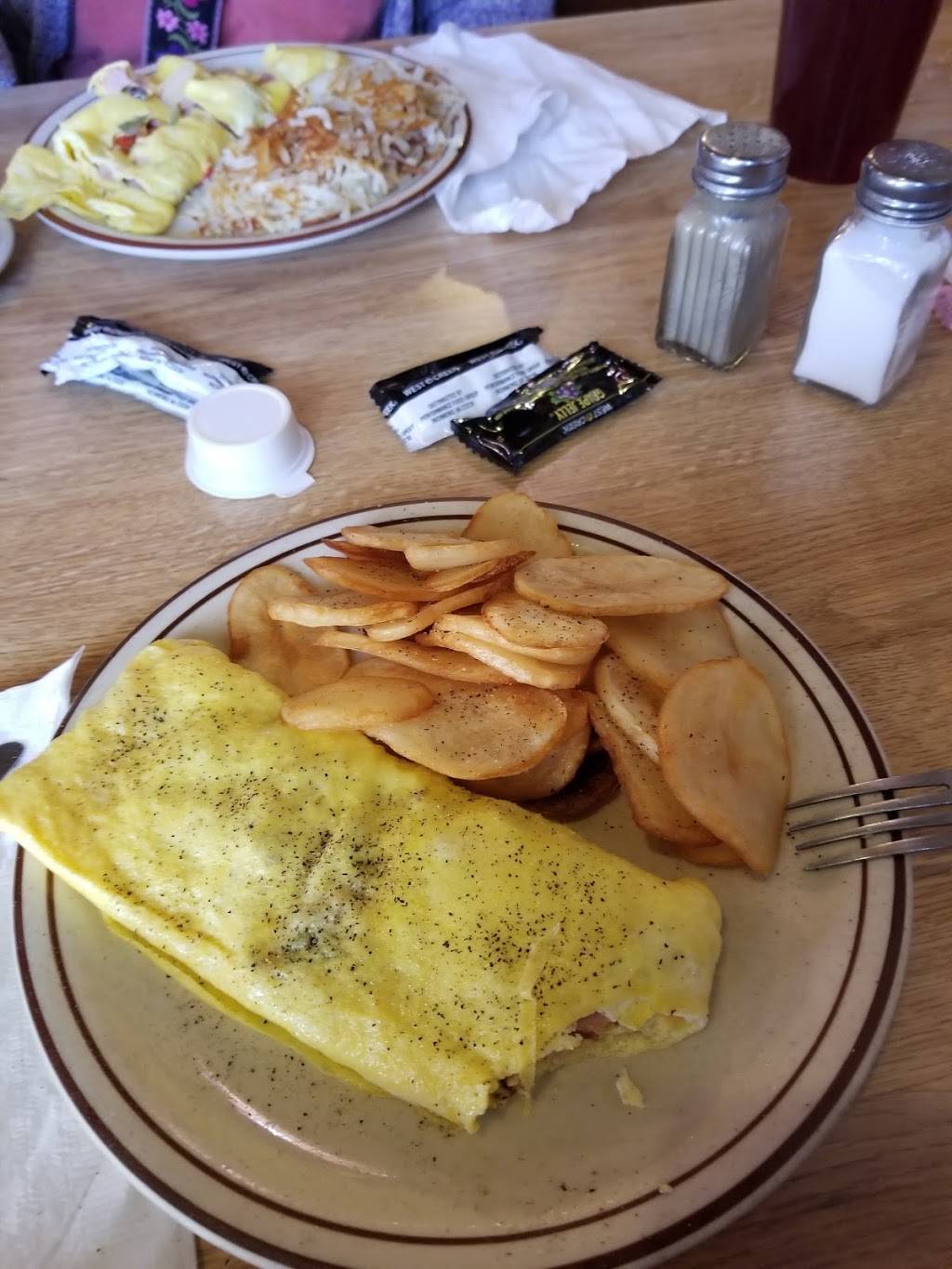 Grannys Diner | restaurant | 513 W Broadway St, Harrodsburg, KY 40330, USA | 8597346210 OR +1 859-734-6210