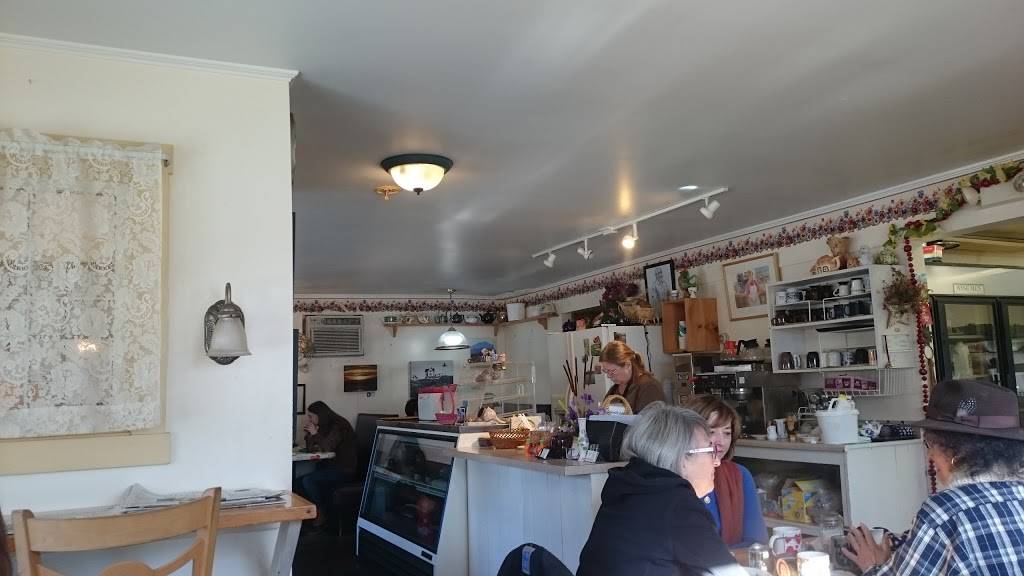 Isabells Cafe | restaurant | 3052 US-5, East Thetford, VT 05043, USA | 8027854300 OR +1 802-785-4300