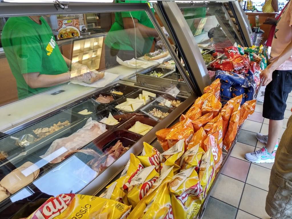 Subway | restaurant | 425 E Belt Blvd, Richmond, VA 23224, USA | 8042312020 OR +1 804-231-2020