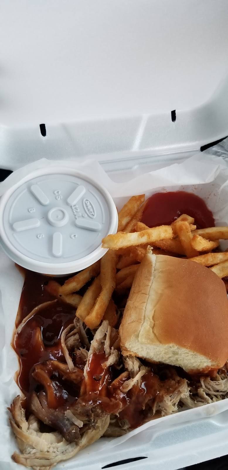 Rochelles BBQ | restaurant | 15521 TN-13, Hurricane Mills, TN 37078, USA | 9312964499 OR +1 931-296-4499