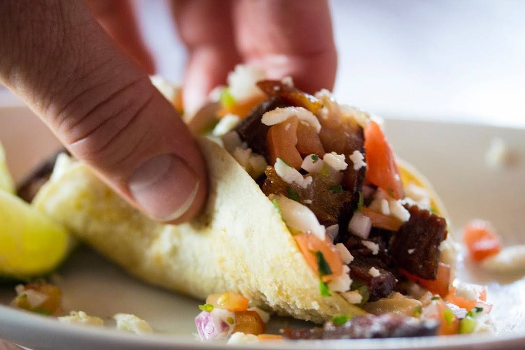 Bricks Pizza & Barbecue | restaurant | 3832 N Lincoln Ave, Chicago, IL 60613, USA | 7735255022 OR +1 773-525-5022