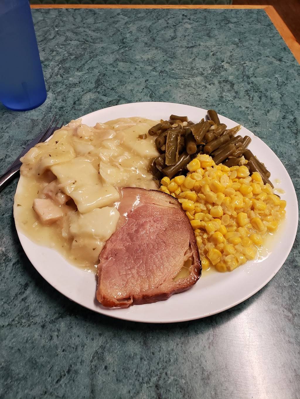 Brendas Kitchen | restaurant | 549 US-45, Henderson, TN 38340, USA | 7314351411 OR +1 731-435-1411