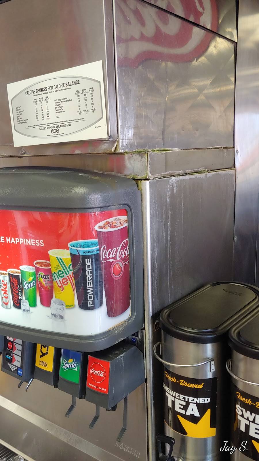 Hardees | restaurant | 903 E Atlantic St, South Hill, VA 23970, USA | 4344474898 OR +1 434-447-4898