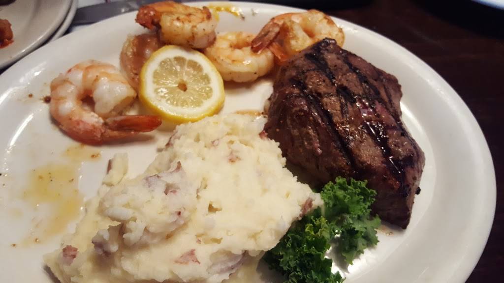 Cattlemans Roadhouse | restaurant | 2901 S Hurstbourne Pkwy, Louisville, KY 40220, USA | 5023847623 OR +1 502-384-7623