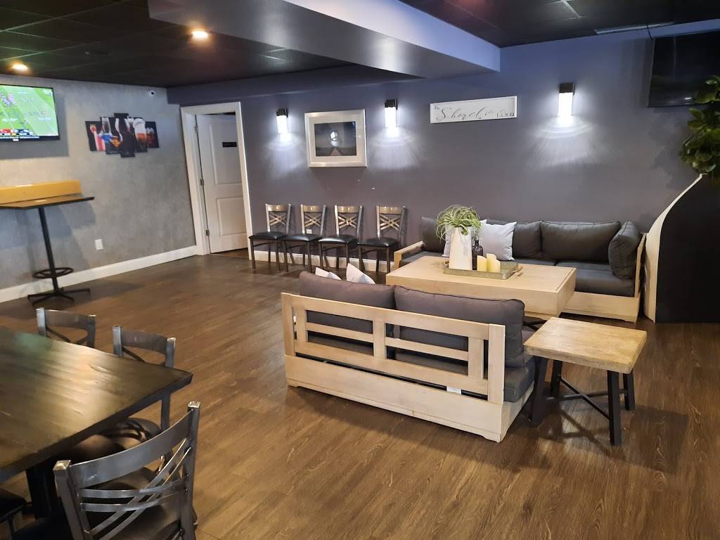 Shoreline beach club | restaurant | 38 Elm St, Tyngsborough, MA 01879, USA | 9782265538 OR +1 978-226-5538