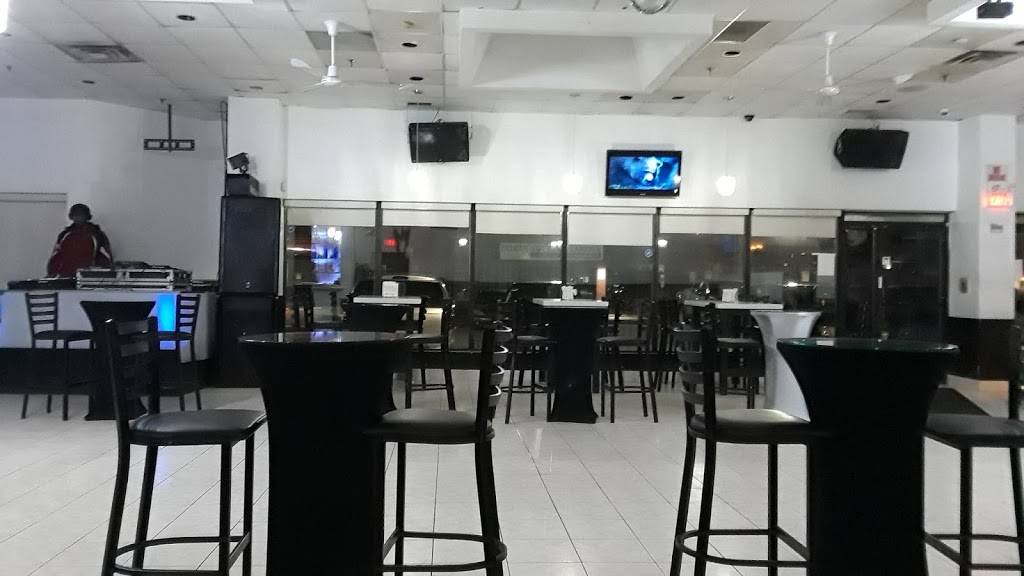 Central Bar & Grill | restaurant | 2007 Lawrence Ave W, York, ON M9N 3V1, Canada | 4169150508 OR +1 416-915-0508