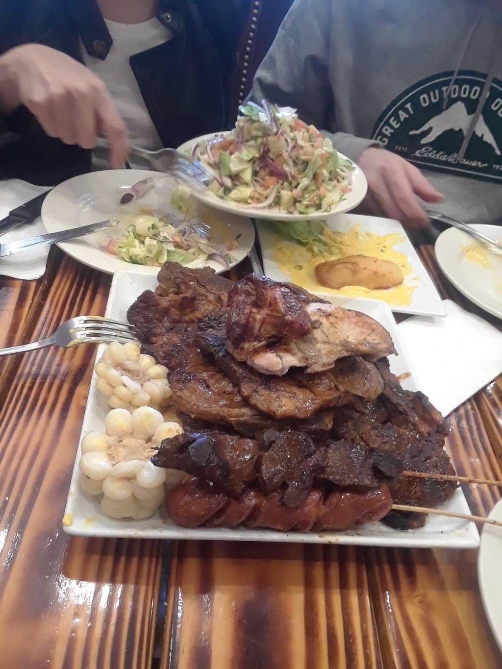 Lena Y Carbon Restaurant & Lounge | restaurant | 201 Market St, Paterson, NJ 07505, USA | 9732790429 OR +1 973-279-0429