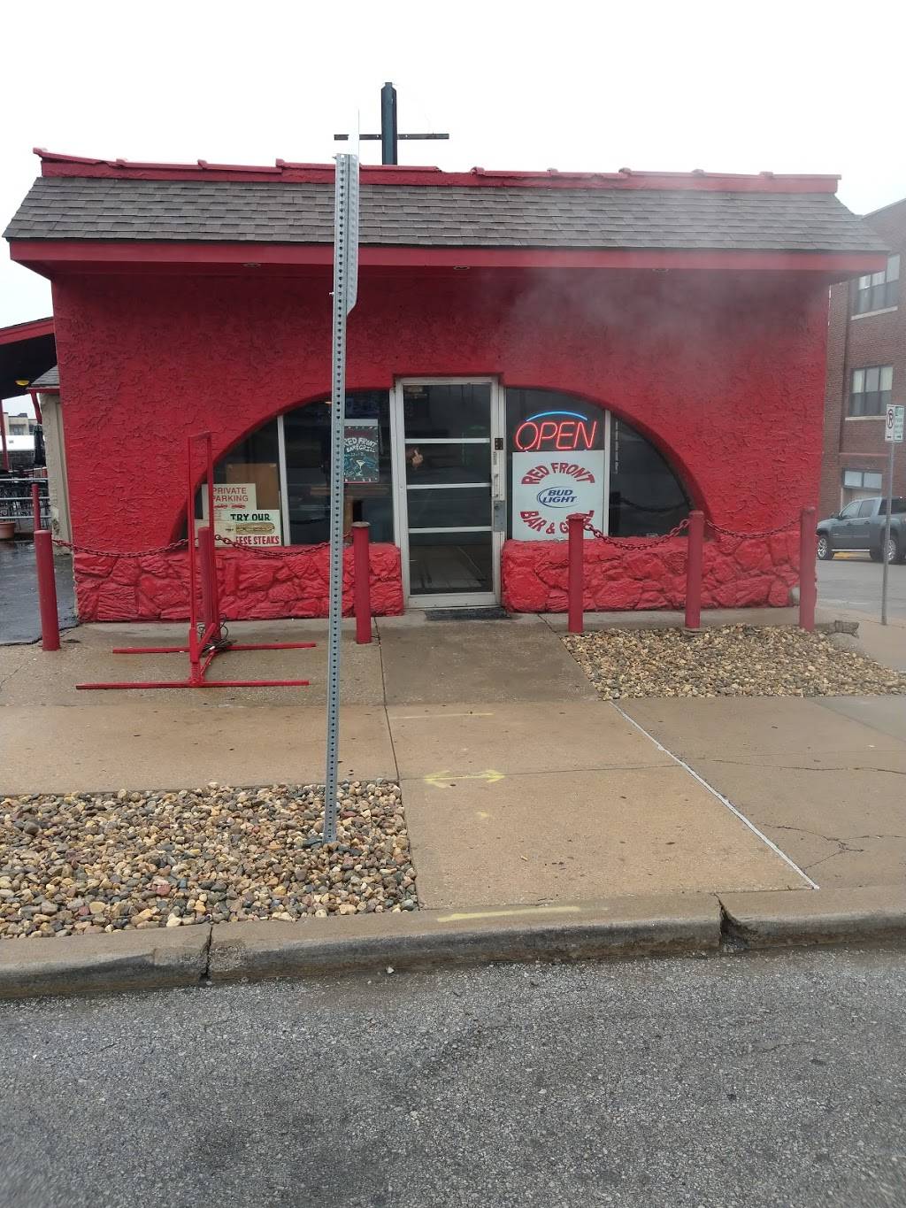 Red Front Bar & Grill | restaurant | 310 Admiral Blvd, Kansas City, MO 64106, USA | 8164720569 OR +1 816-472-0569