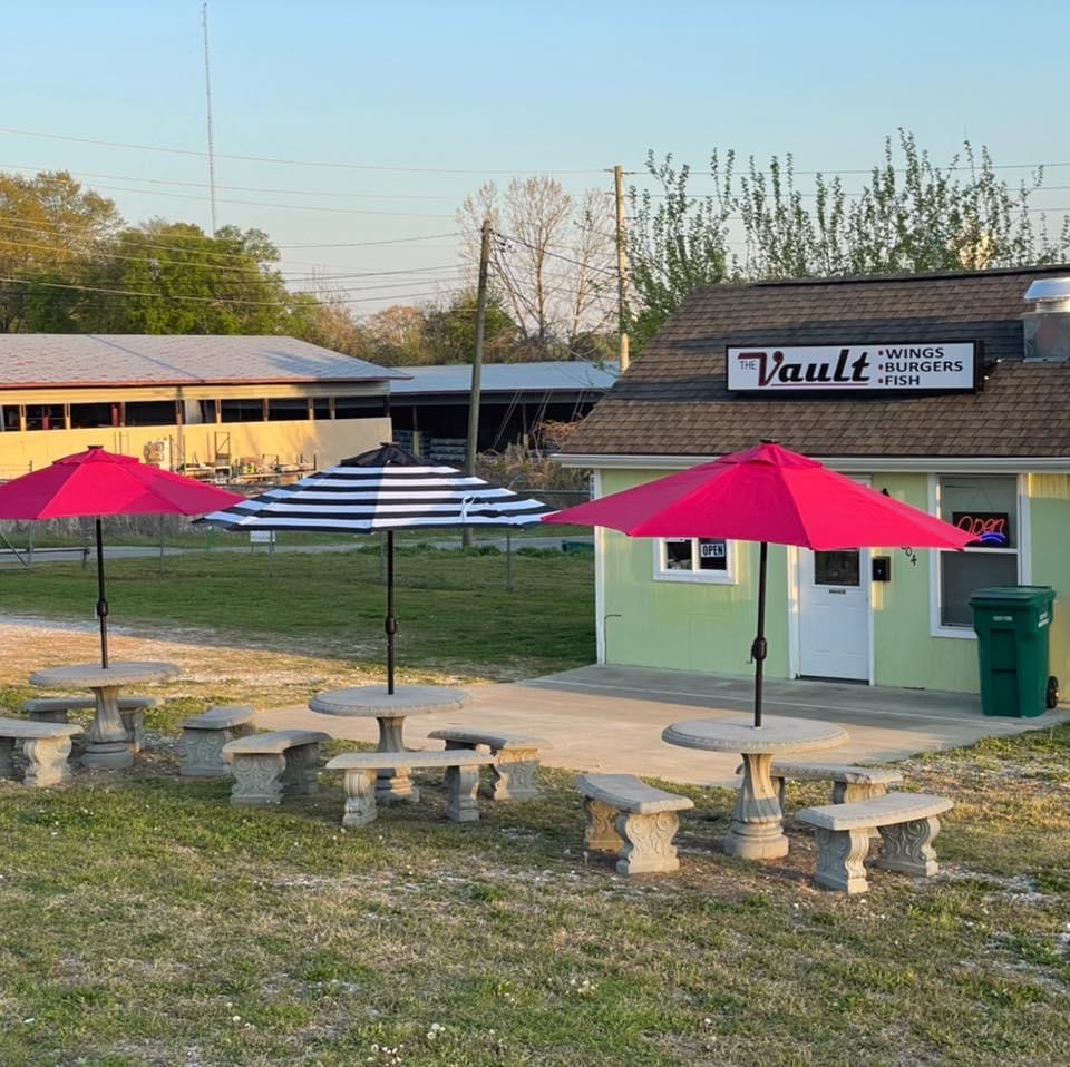 The Vault | restaurant | 1004 E 2nd St, Sheffield, AL 35660, USA | 2562484798 OR +1 256-248-4798