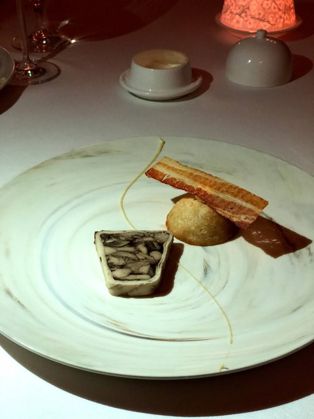 George Trois | restaurant | 64 Green Bay Rd, Winnetka, IL 60093, USA | 8475626105 OR +1 847-562-6105