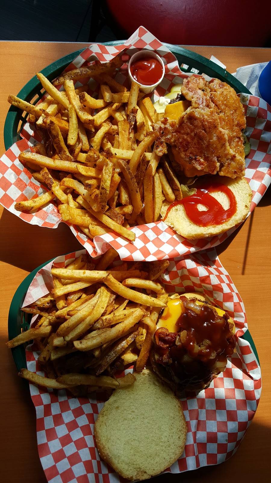 Simons Prime Hamburgers | restaurant | 3580 Tecumseh Rd E, Windsor, ON N8W 1H6, Canada | 5199151397 OR +1 519-915-1397