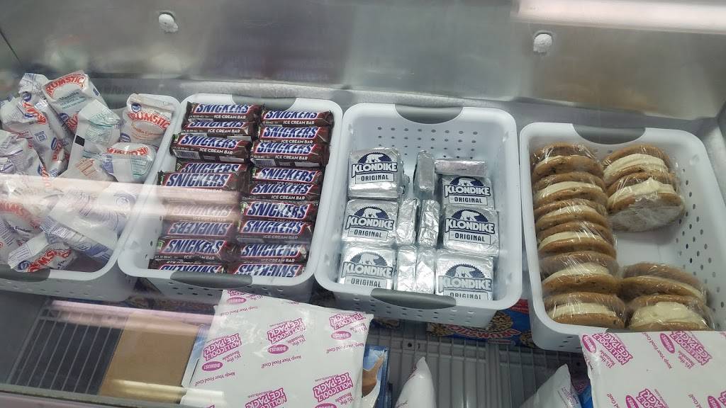 Dog Shed | restaurant | 506 N Main St, Walton, IN 46994, USA | 5746262717 OR +1 574-626-2717