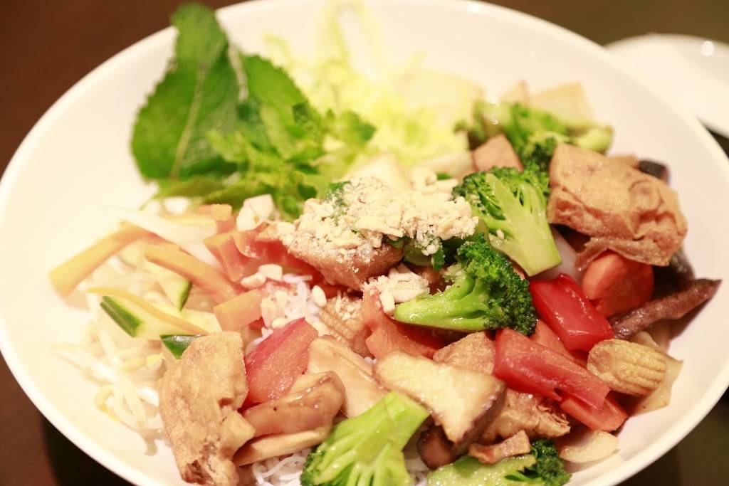 Pho King Fabulous! | restaurant | 2409 Yonge St, Toronto, ON M4P 2E7, Canada | 6473525288 OR +1 647-352-5288