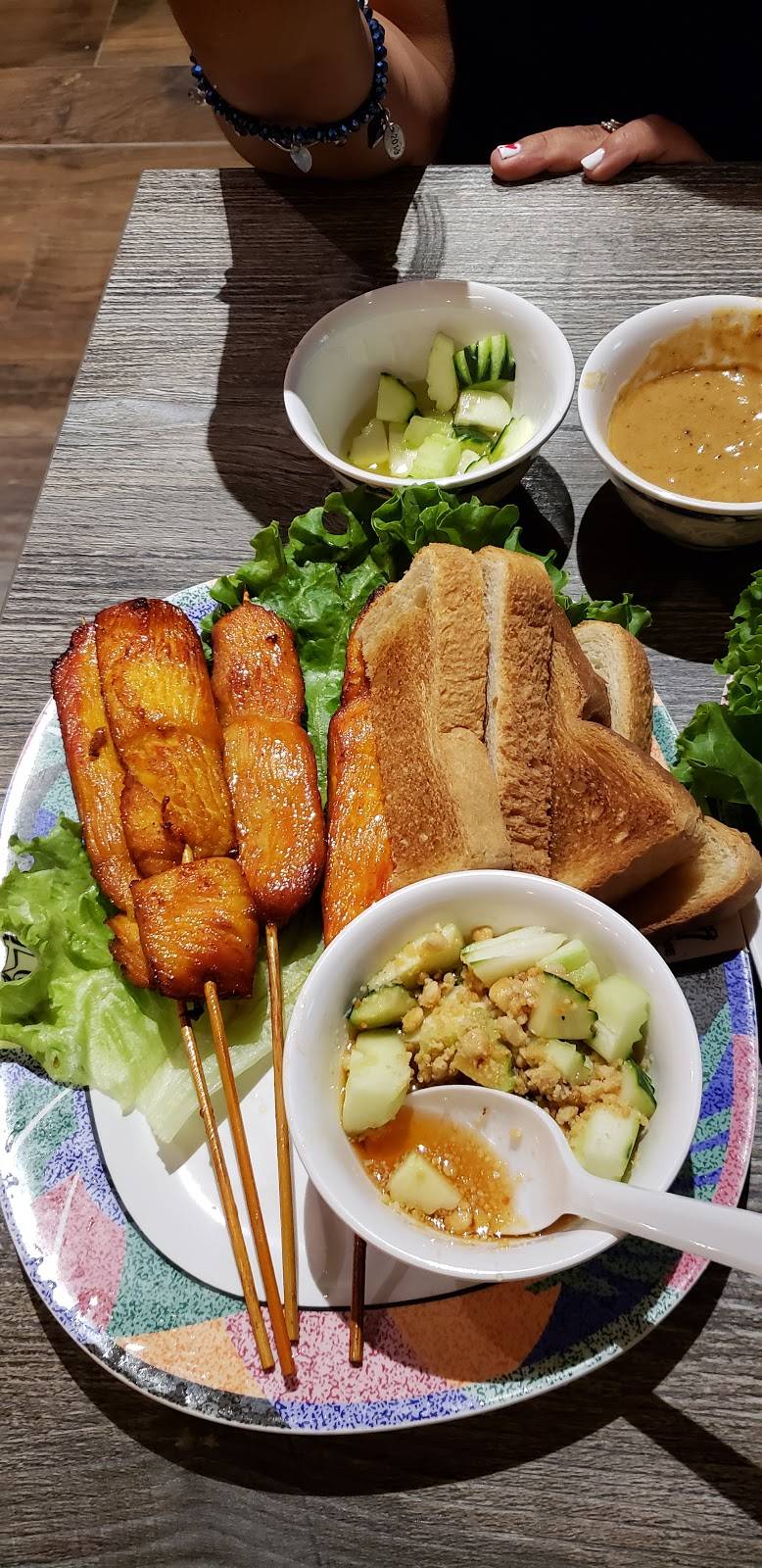 Krua Thai Restaurant | restaurant | 13130 Sherman Way, North Hollywood, CA 91605, USA | 8187597998 OR +1 818-759-7998