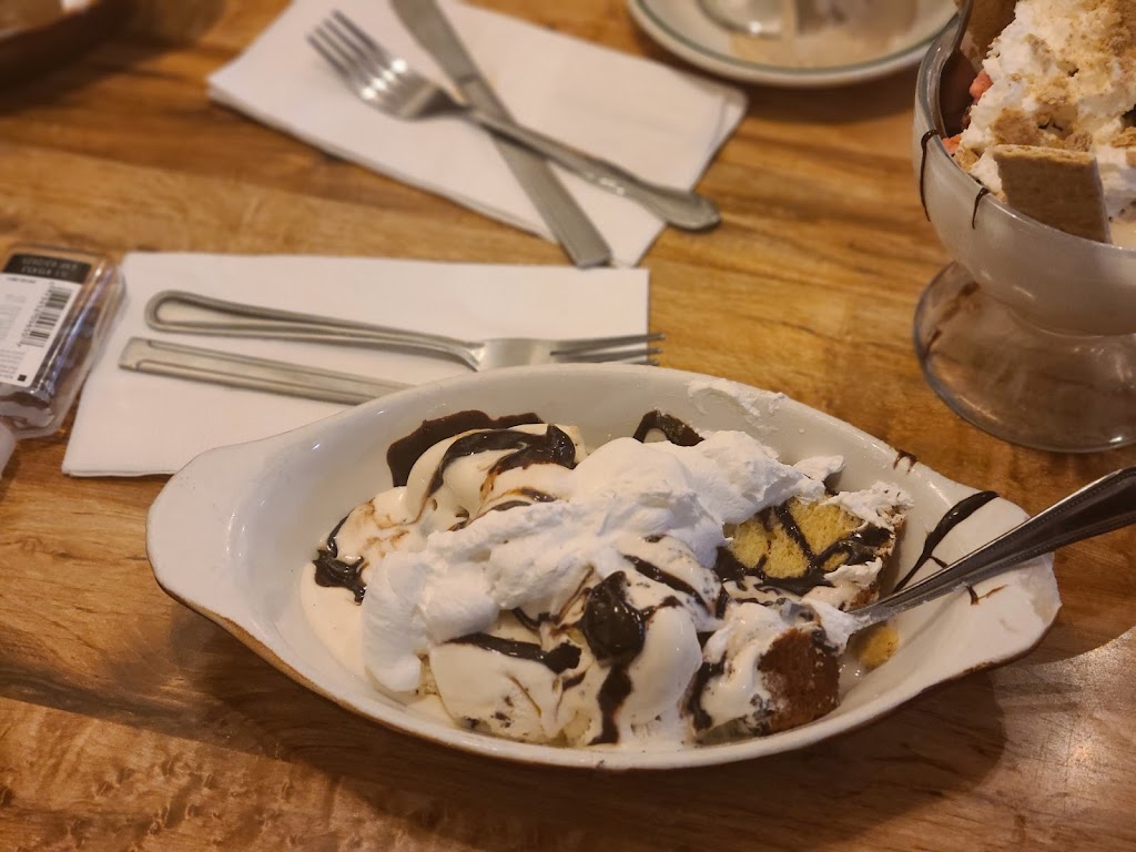 Itgens Restaurant & Ice Cream Parlour | restaurant | 211 Rockaway Ave, Valley Stream, NY 11580, USA | 5168257444 OR +1 516-825-7444