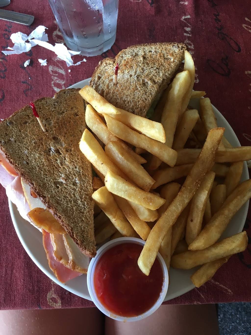 Simply Suzannes Cafe | restaurant | 525 Airport Rd, Martinsville, VA 24112, USA | 2769571142 OR +1 276-957-1142