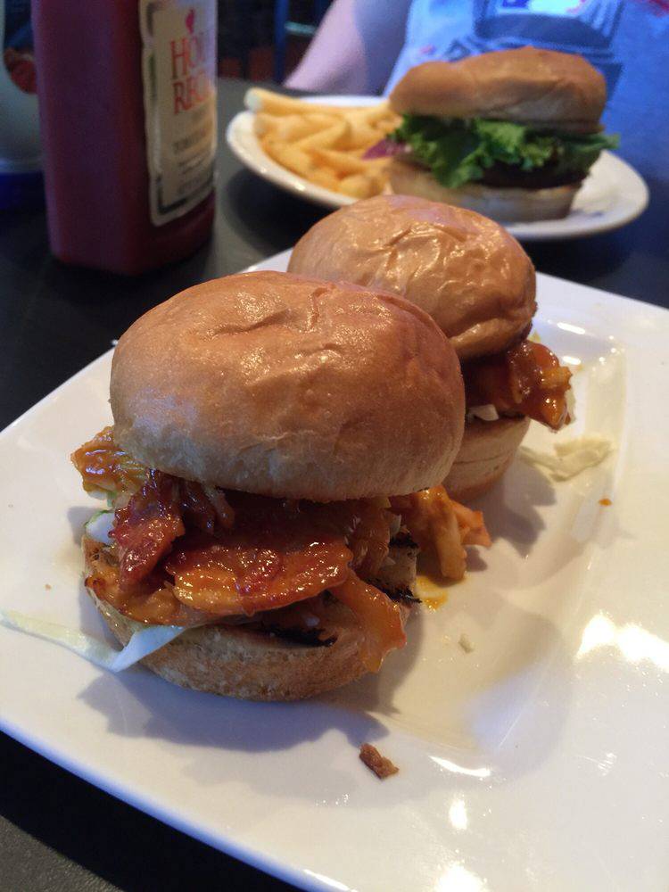 The Clubhouse Restaurant at Fair Oaks & Bogies Bar | restaurant | 220 Fairoaks Dr, Oakland, TN 38060, USA | 9018138919 OR +1 901-813-8919