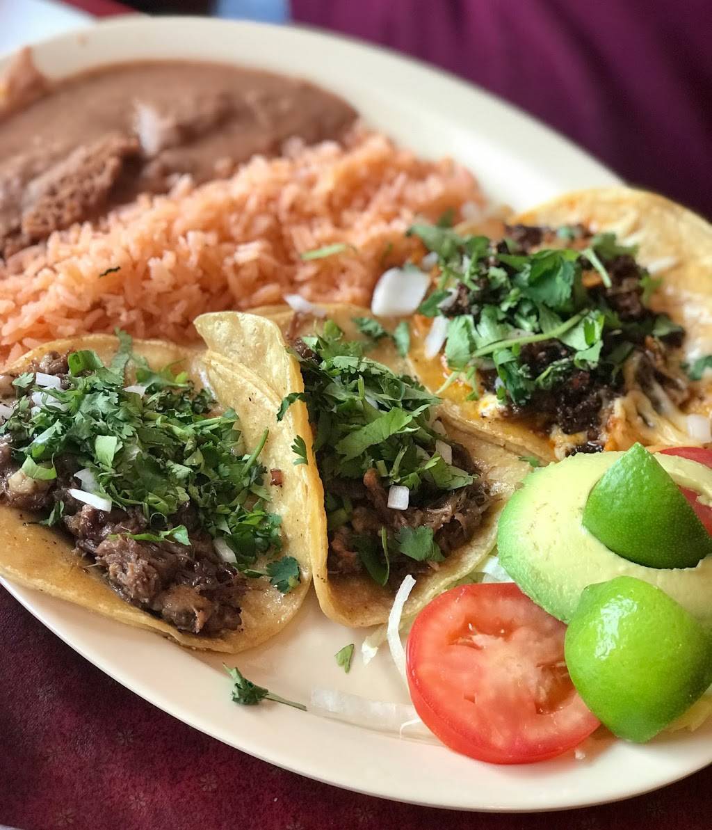 El Padrino | restaurant | 408 W Jefferson Blvd, Dallas, TX 75208, USA | 2149433993 OR +1 214-943-3993