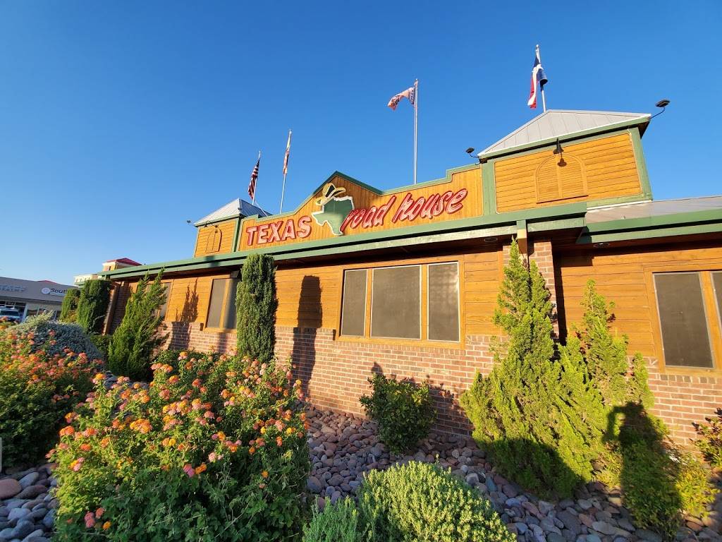 Texas Roadhouse | restaurant | 5010 N Desert Blvd, El Paso, TX 79912, USA | 9158320333 OR +1 915-832-0333