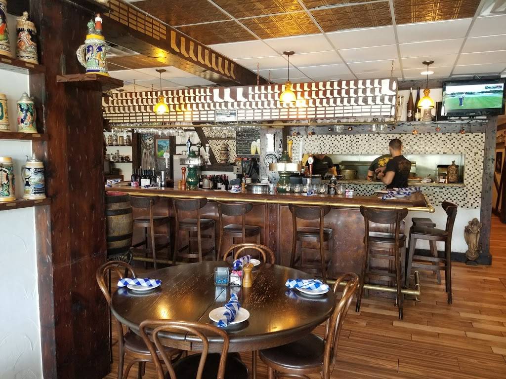 Checkers Old Munchen | restaurant | 2209 E Atlantic Blvd, Pompano Beach, FL 33062, USA | 9547857565 OR +1 954-785-7565