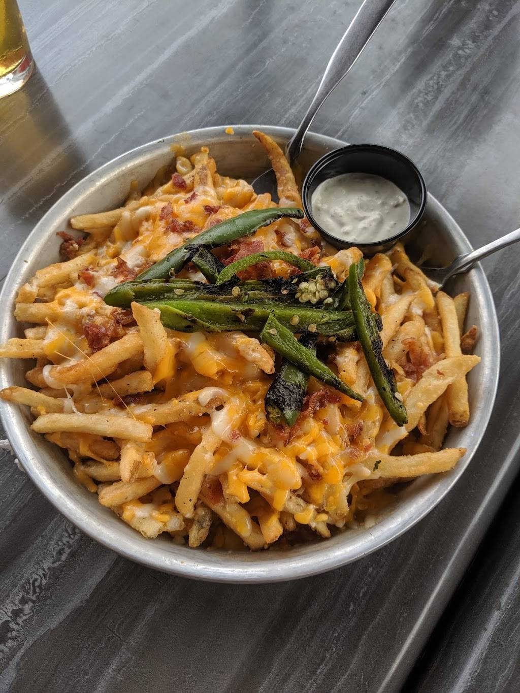 Grub Burger Bar | restaurant | 410 Peachtree Pkwy #204, Cumming, GA 30041, USA | 6783415689 OR +1 678-341-5689