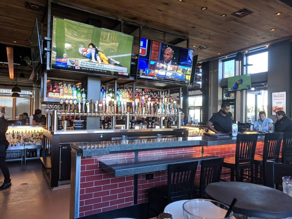 BJs Restaurant & Brewhouse | restaurant | 19470 Haggerty Rd, Livonia, MI 48152, USA | 7343578530 OR +1 734-357-8530