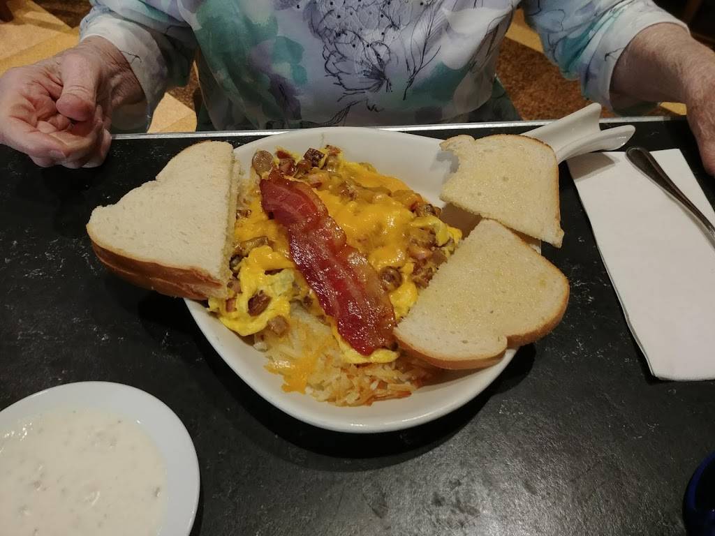 Bellas Bakery & Cafe | restaurant | 2200 River Rd, Council Bluffs, IA 51501, USA | 71232888887883 OR +1 712-328-8888 ext. 7883