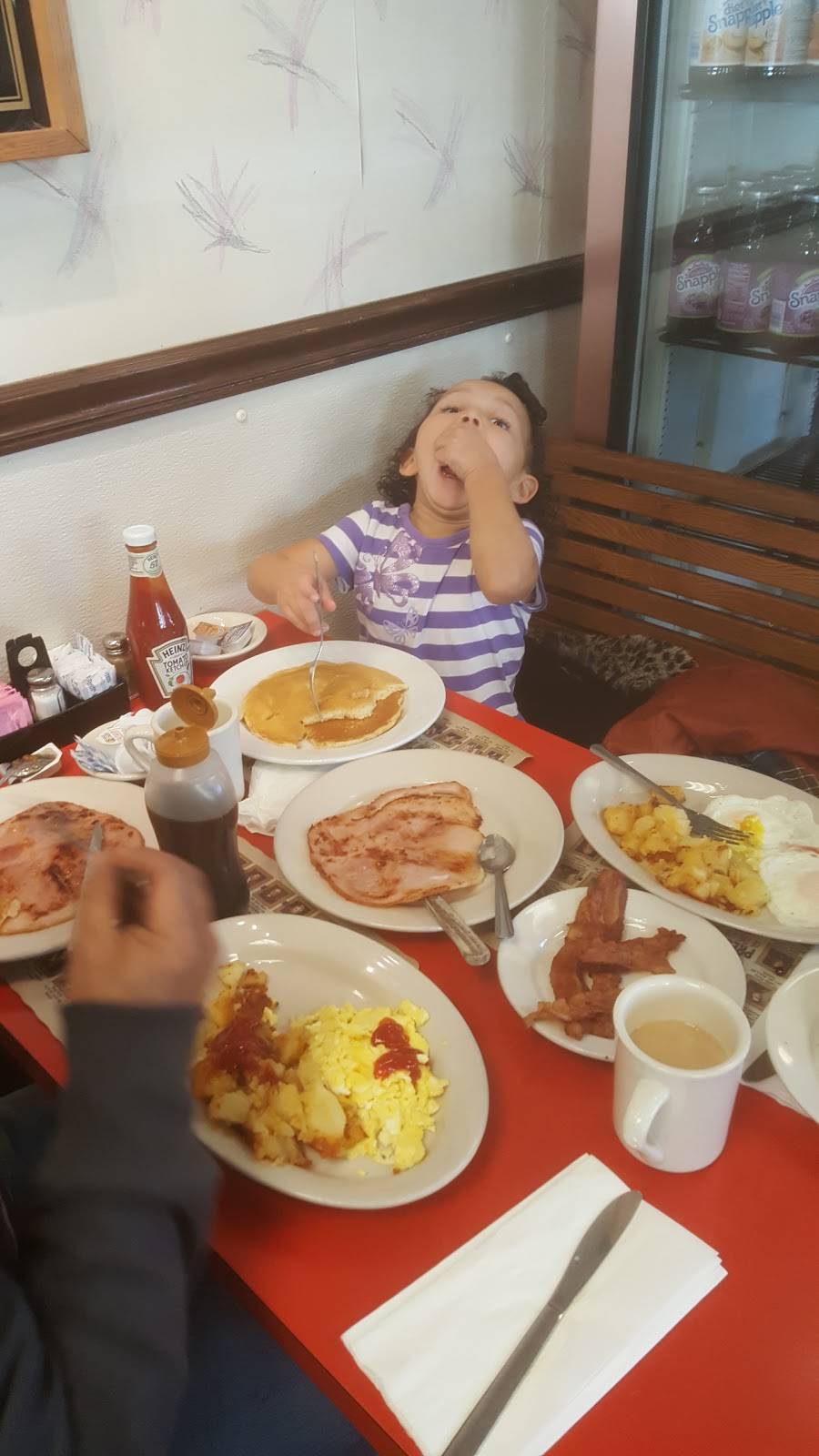 Roberts Restaurant | restaurant | 251 Broadway # 5, Malden, MA 02148, USA | 7813970628 OR +1 781-397-0628