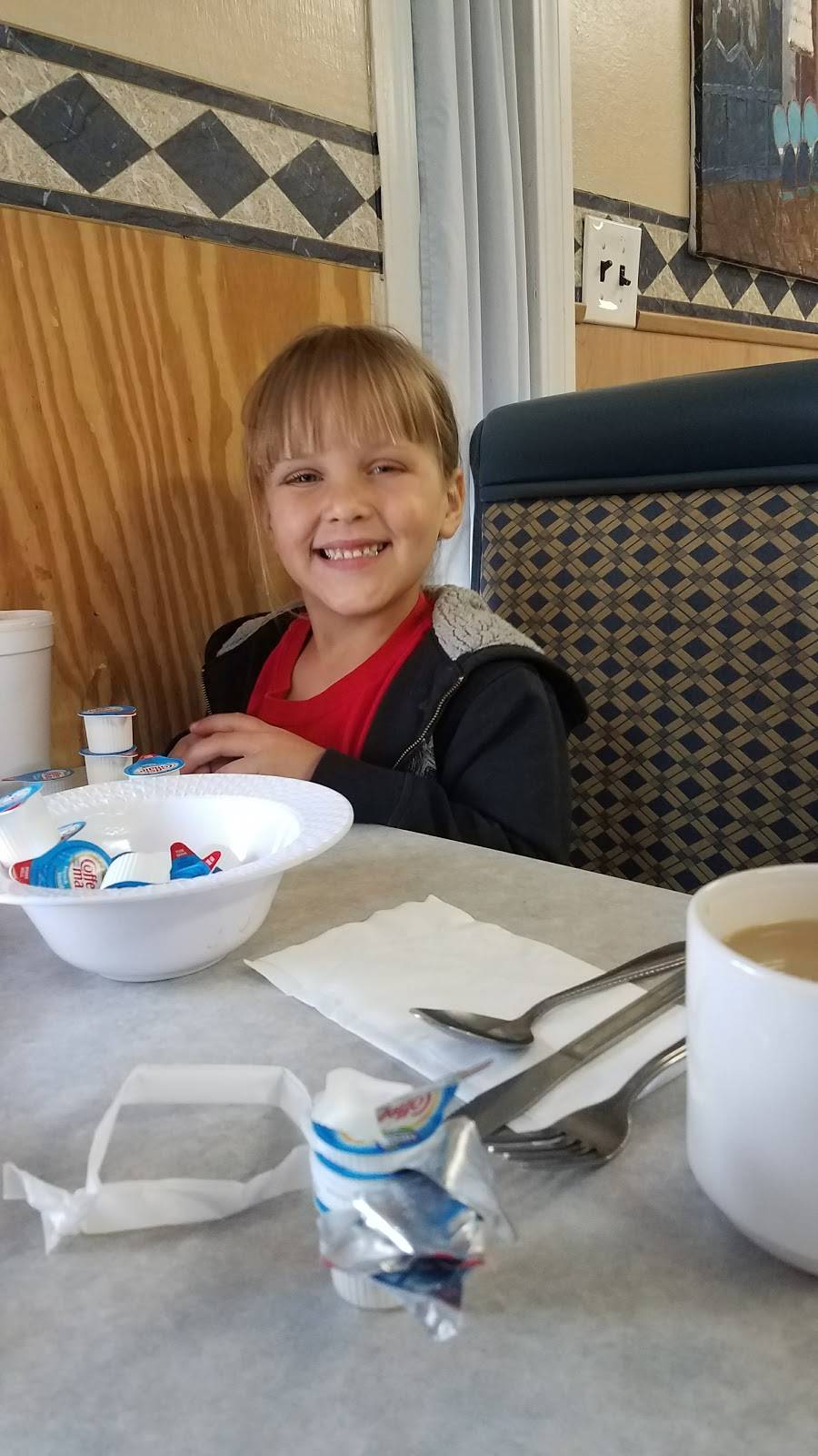 Little Pantry Cafe | restaurant | 980 State St F2, Hemet, CA 92543, USA | 9519290908 OR +1 951-929-0908