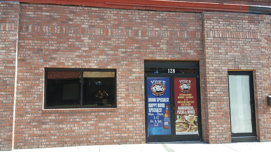 The Yoke Bar and Grill | restaurant | 128 W 9th St, Coffeyville, KS 67337, USA | 6202514811 OR +1 620-251-4811