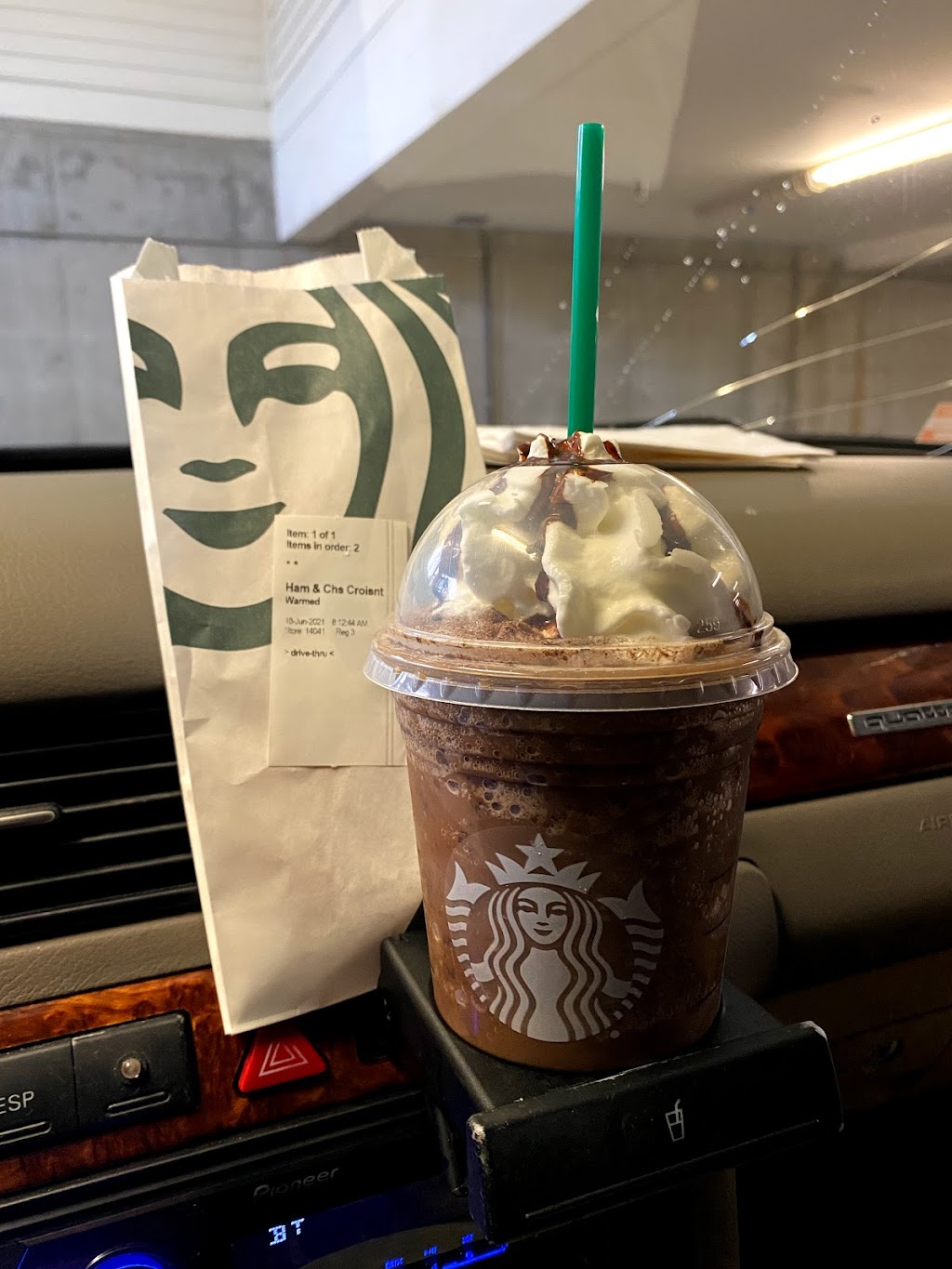 Starbucks | cafe | 3623 SE Powell Blvd, Portland, OR 97202, USA | 5032312543 OR +1 503-231-2543