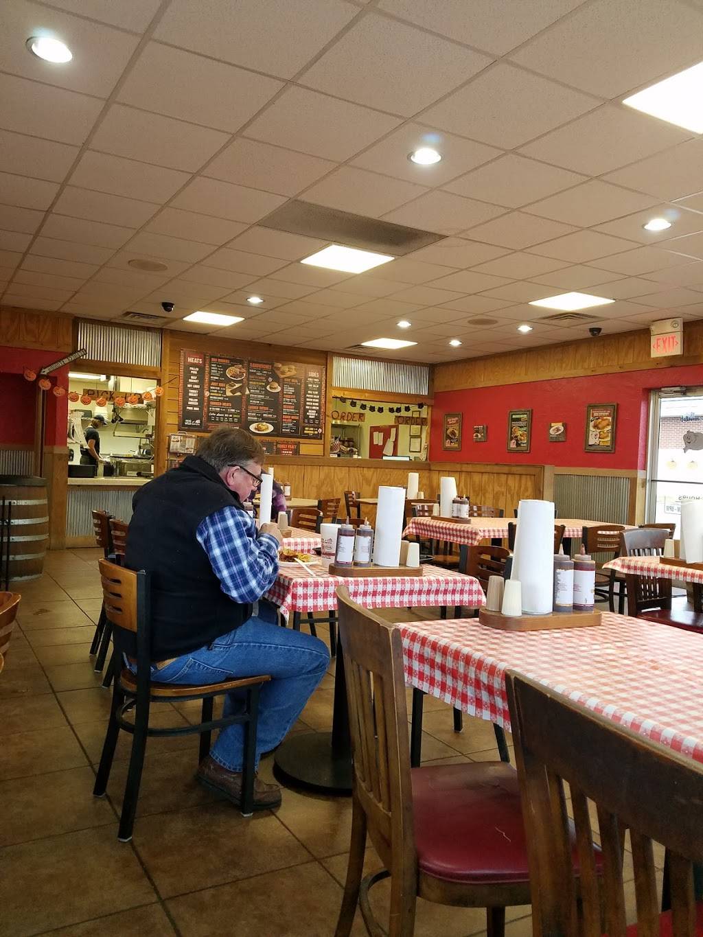 Hog Wild Pit Bar-B-Q | restaurant | 1530 W Central Ave, El Dorado, KS 67042, USA | 3163219453 OR +1 316-321-9453