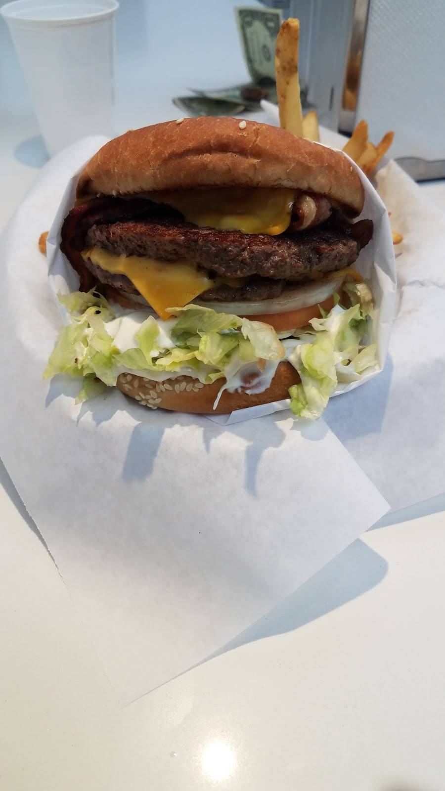 Giant Burger | restaurant | 24134 Mission Blvd, Hayward, CA 94544, USA | 5107332665 OR +1 510-733-2665