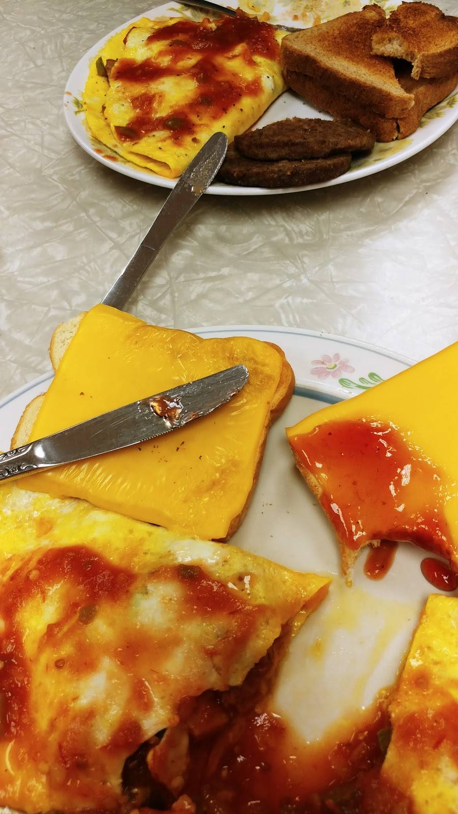 Tinas Home Cookin | restaurant | 136 East St N, Talladega, AL 35160, USA | 2567610392 OR +1 256-761-0392