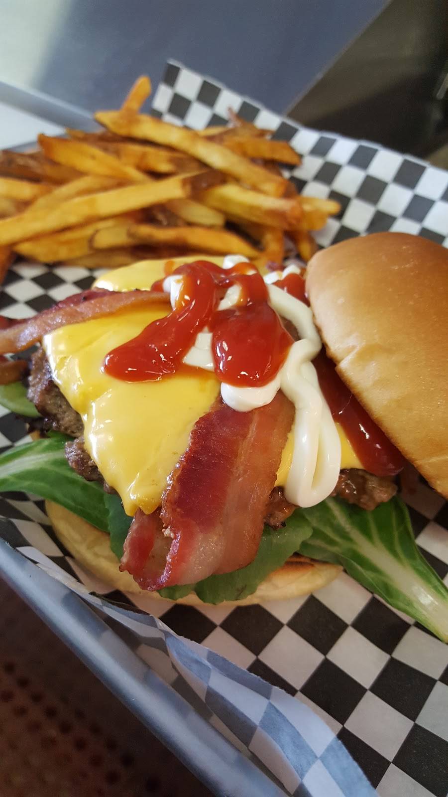 Chicagos Best Burgers | restaurant | 1925a W Brandon Blvd, Brandon, FL 33511, USA | 8136543232 OR +1 813-654-3232