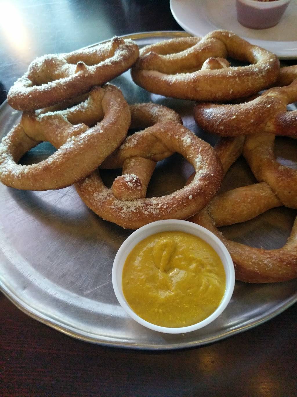 Mellow Mushroom | restaurant | 115 N Loop 1604 E #2100, San Antonio, TX 78232, USA | 2103709219 OR +1 210-370-9219