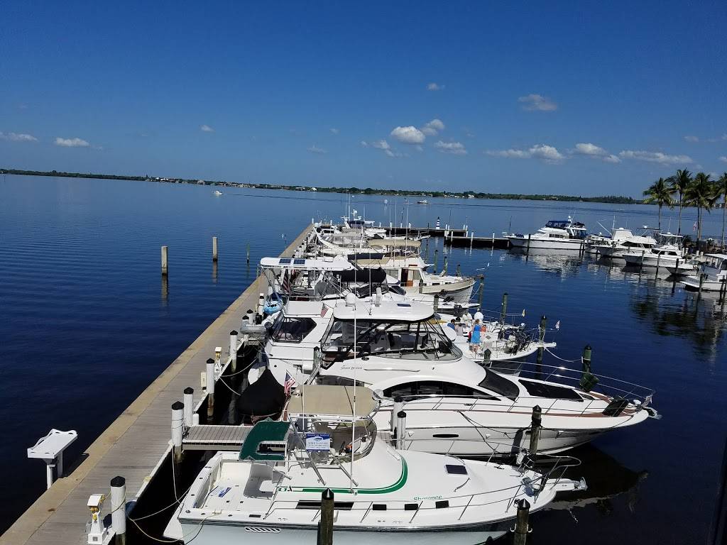 Pinchers | restaurant | 2360 W First St, Fort Myers, FL 33901, USA | 2392457049 OR +1 239-245-7049