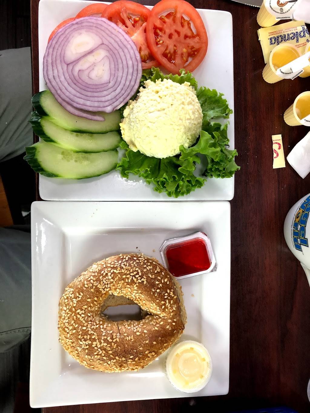 Bagel World | restaurant | 336 Wilson Ave, North York, ON M3H 1S9, Canada | 4166355931 OR +1 416-635-5931